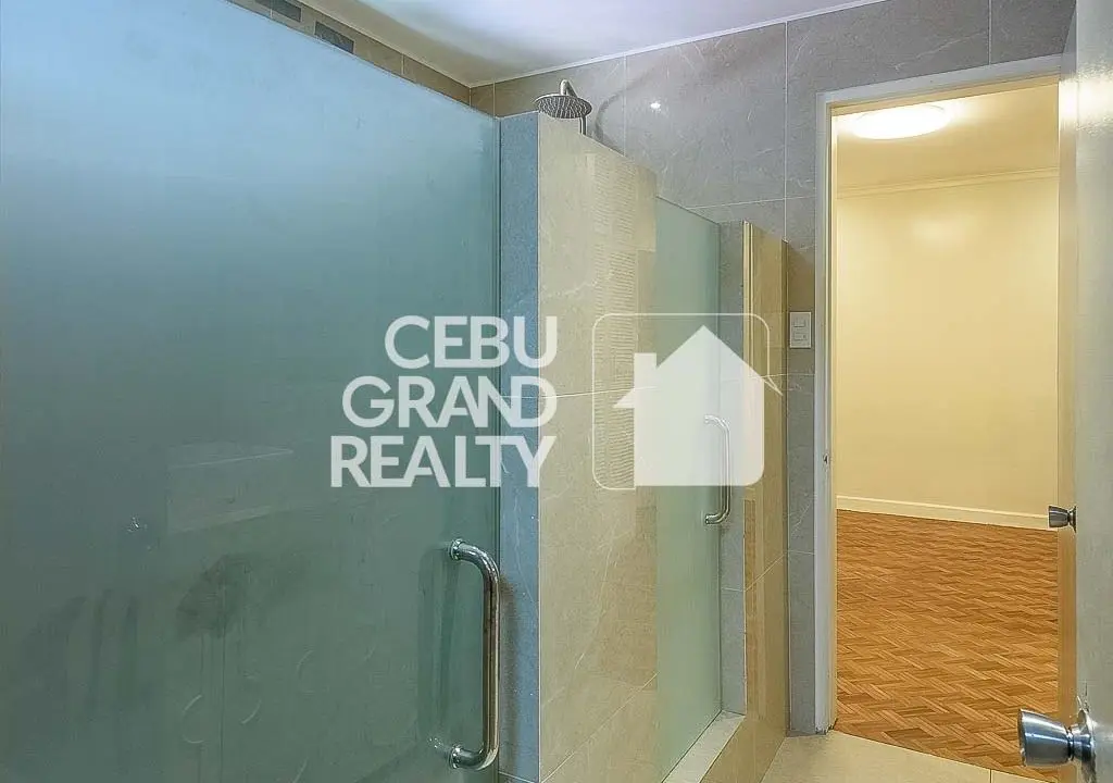 RHALP1 Sleek Residential Home with Secure Spacious Driveway Parking in Lahug - Cebu Grand Realty (22)