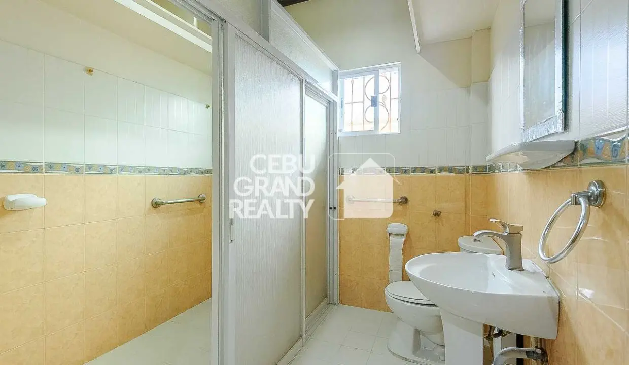 RHSUH6 Elegant Family Home with Ample Outdoor Space in Talamban - Cebu Grand Realty (11)