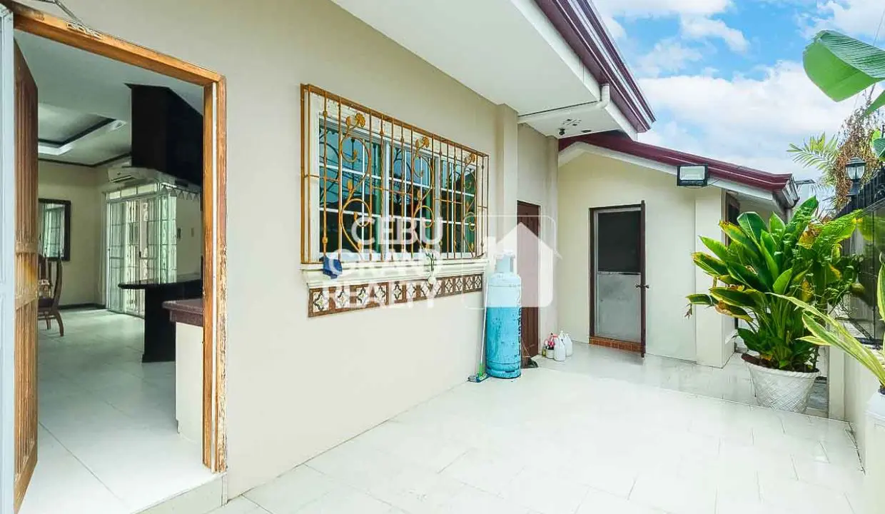 RHSUH6 Elegant Family Home with Ample Outdoor Space in Talamban - Cebu Grand Realty (17)