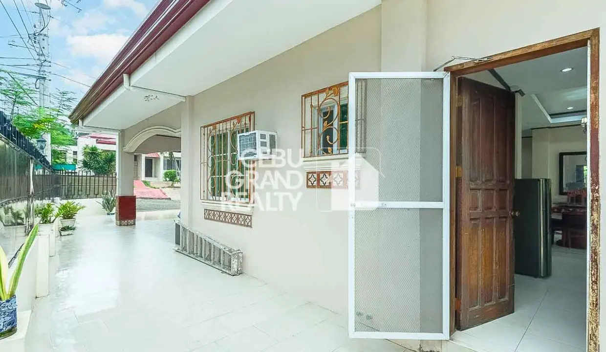 RHSUH6 Elegant Family Home with Ample Outdoor Space in Talamban - Cebu Grand Realty (18)