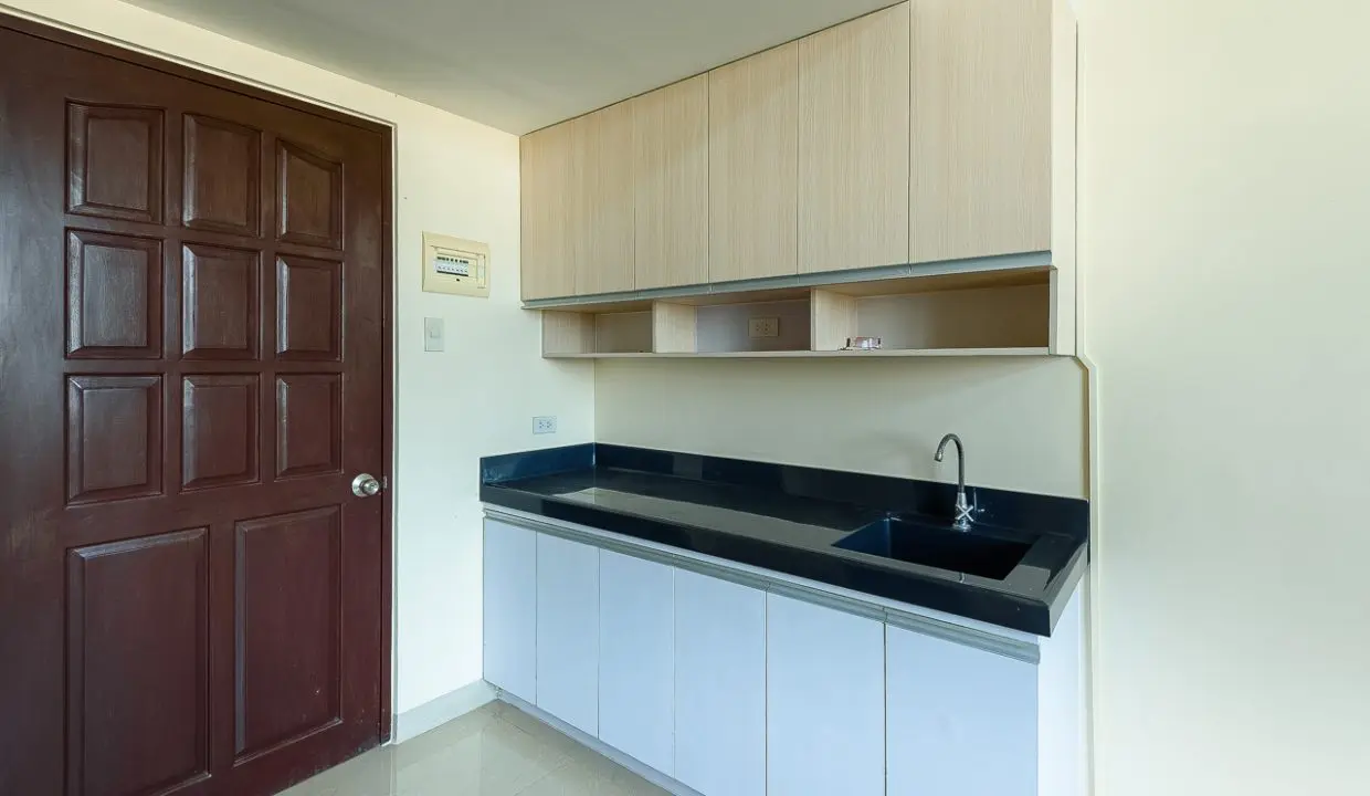 SRBEN3 Spacious Loft Condo with Stunning City Views in Mandaue - Cebu Grand Realty (4)