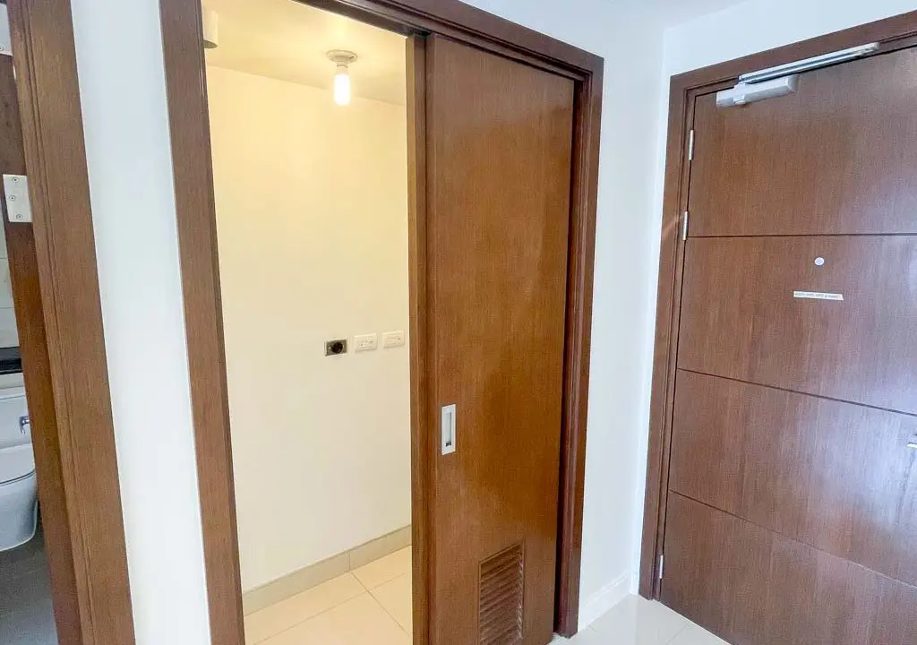 SRDALC1 Luxurious Condo with Panoramic City Views in The Alcoves - Cebu Grand Realty (5)