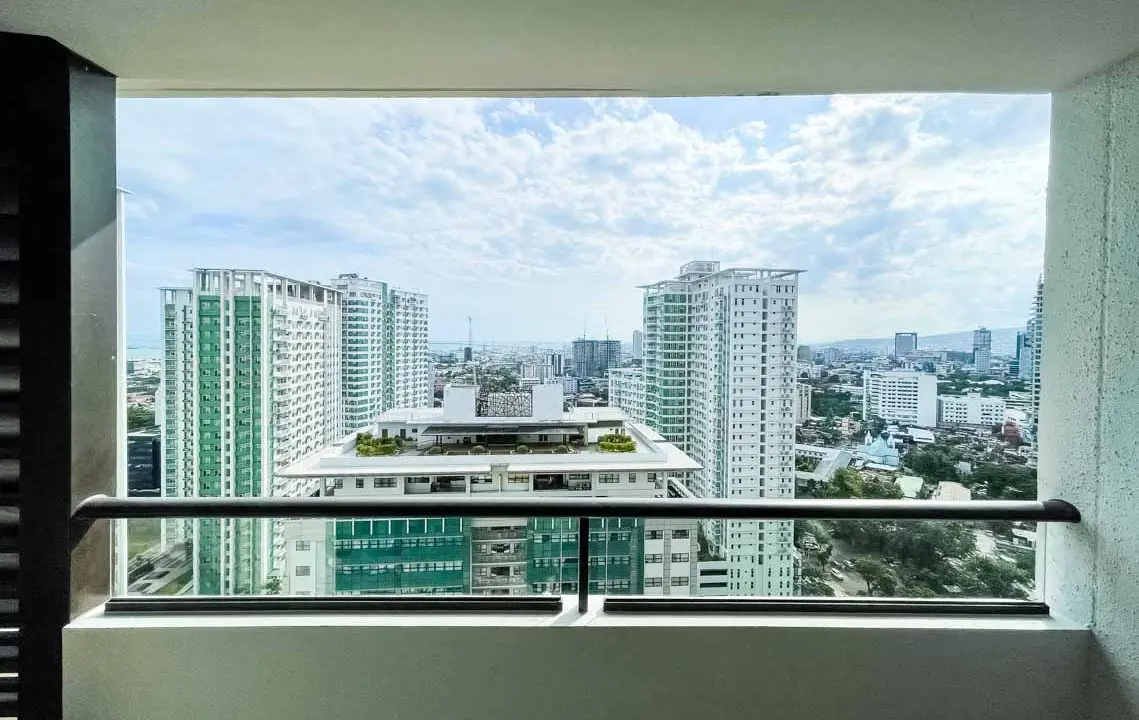 SRDALC5 Upscale 1 Bedroom Condo Unit with Expansive Views in The Alcoves - Cebu Grand Realty (11)