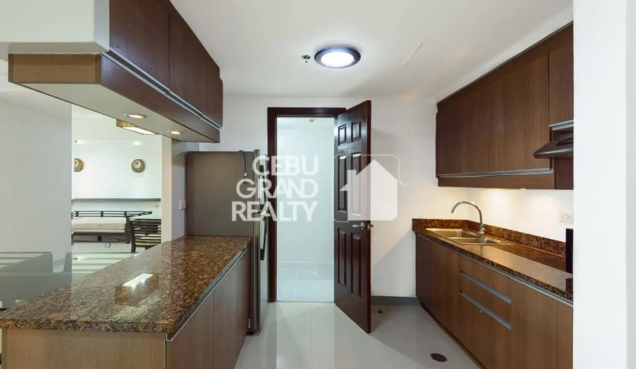 RCAV36 Cozy Condo with Open-Plan Living and Dining in Avalon Condominium - Cebu Grand Realty (3)