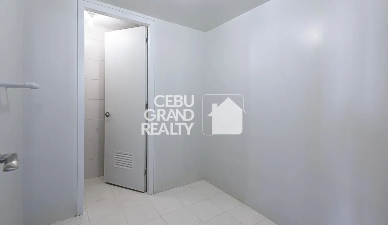 SRBMB4 Modern High-Rise Condo with En-Suite Bathrooms In Mandani Bay- Cebu Grand Realty (21)