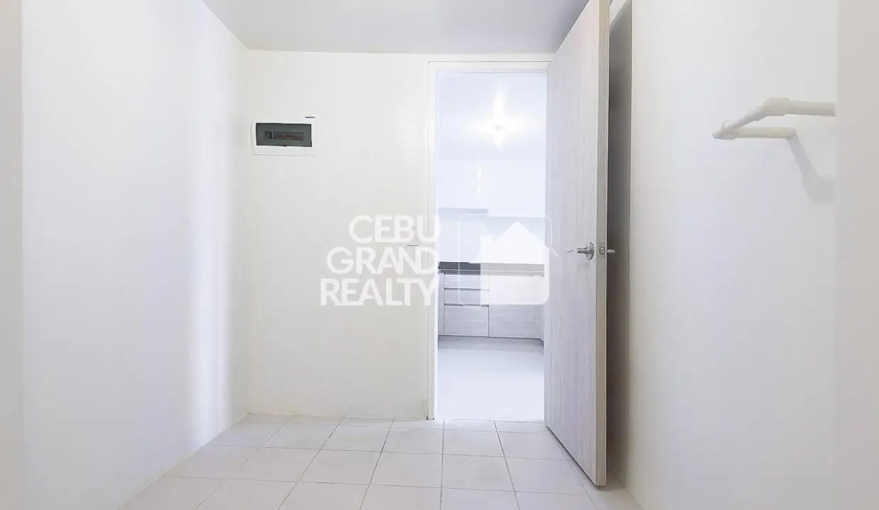 SRBMB4 Modern High-Rise Condo with En-Suite Bathrooms In Mandani Bay- Cebu Grand Realty (23)