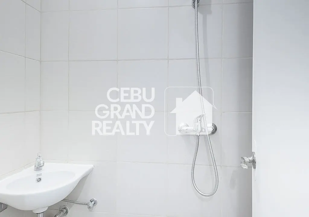 SRBMB4 Modern High-Rise Condo with En-Suite Bathrooms In Mandani Bay- Cebu Grand Realty (24)