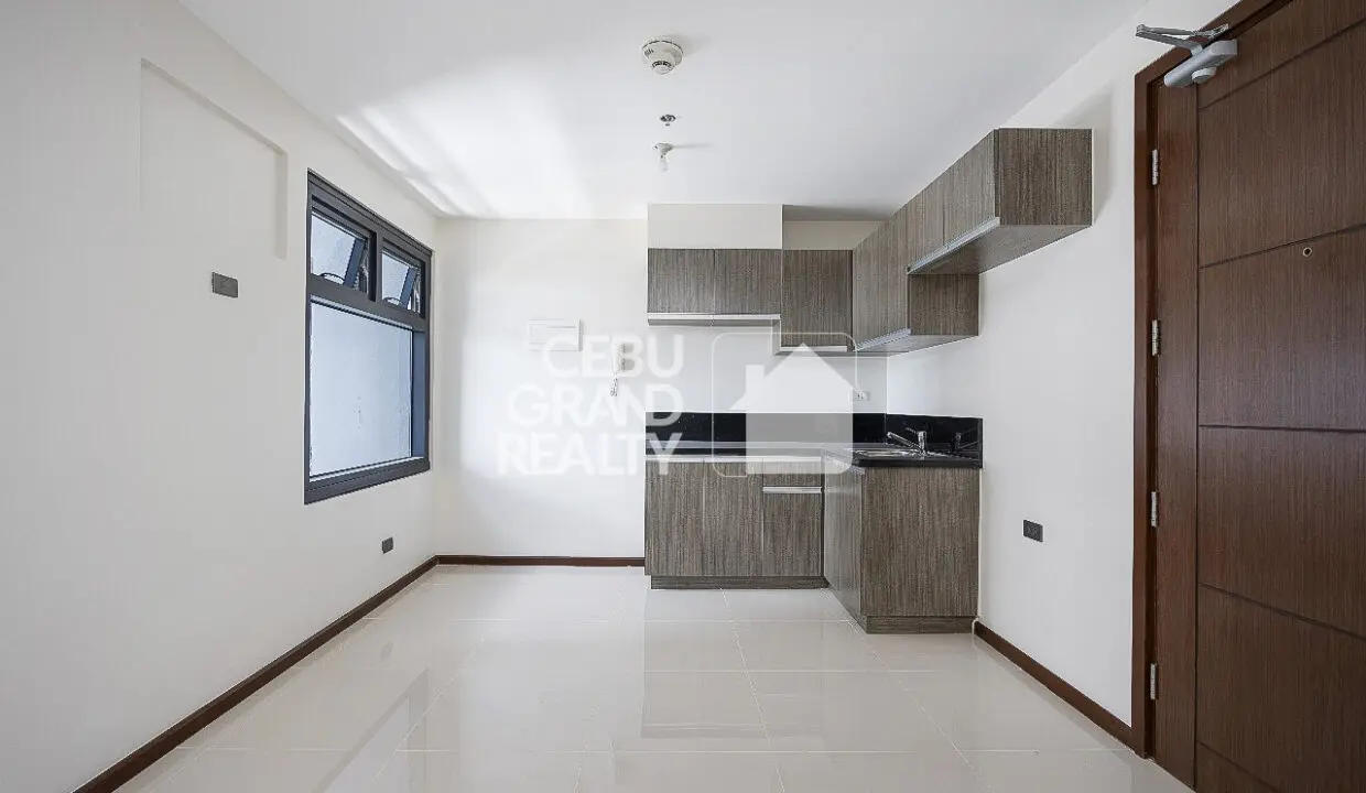 SRBGRC2 Bright and Spacious Condo in Galleria Residences - Cebu Grand Realty 4