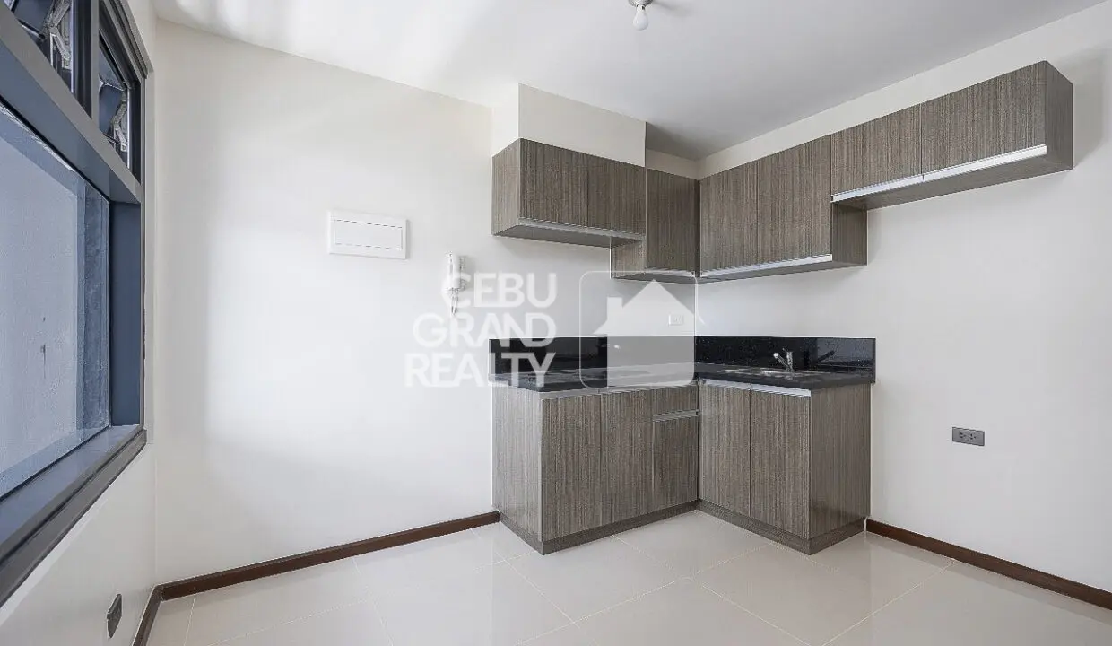 SRBGRC2 Bright and Spacious Condo in Galleria Residences - Cebu Grand Realty 8