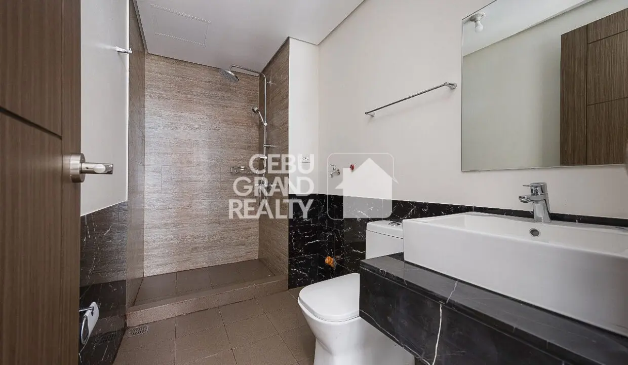 SRBGRC2 Bright and Spacious Condo in Galleria Residences - Cebu Grand Realty 9