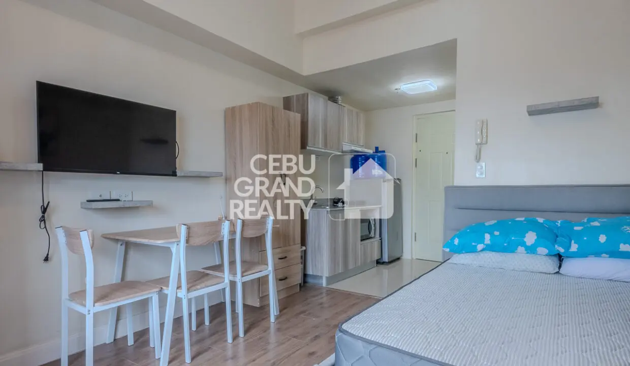 RCGR4 Furnished Studio with Balcony and City View in Grand Residences - Cebu Grand Realty 7