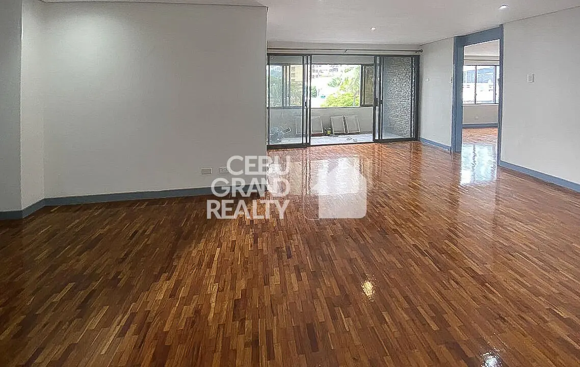 RCMC1 Bright and Spacious 3 Bedroom Condo in Cebu - Cebu Grand Realty 1