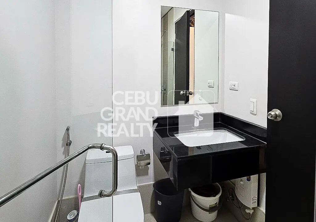 RCS64 Stylish and Fully Furnished 1 Bedroom Condo in Solinea - Cebu Grand Realty 11