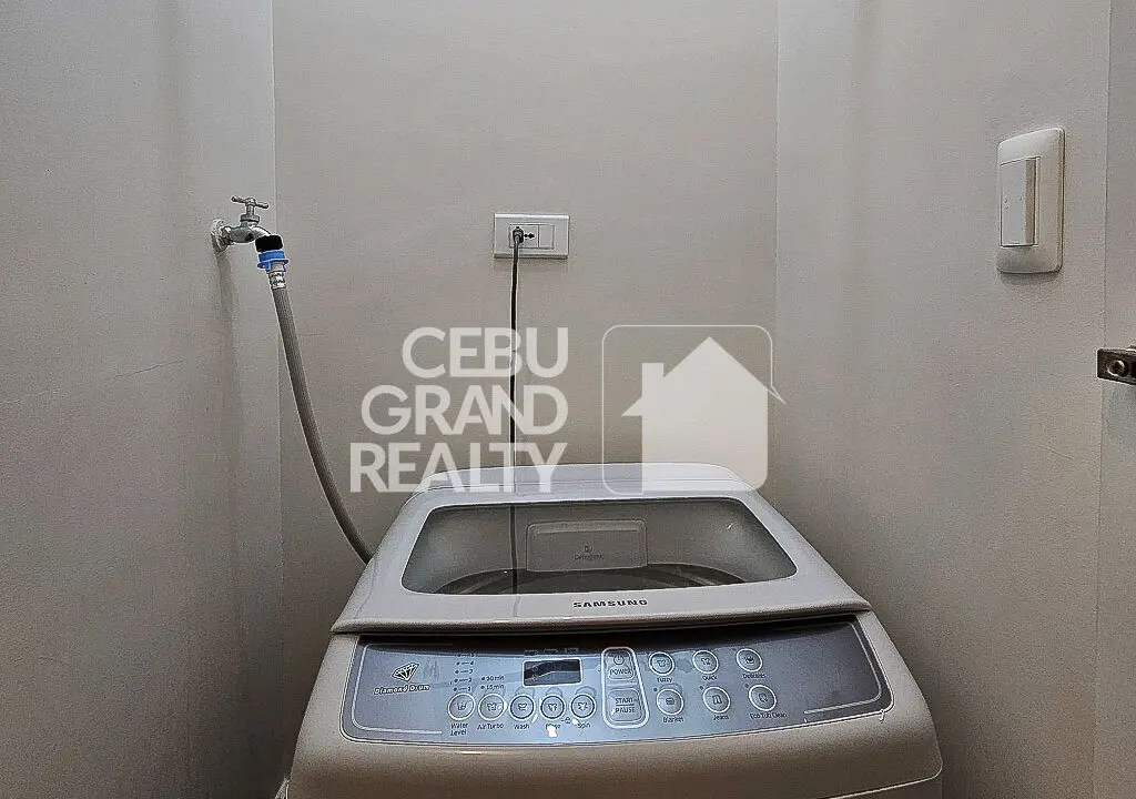 RCS64 Stylish and Fully Furnished 1 Bedroom Condo in Solinea - Cebu Grand Realty 6