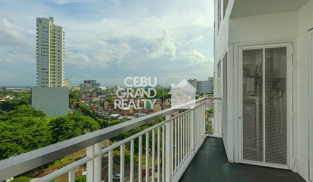 RCTS23 2 Bedroom Luxury Condo in 1016 Residences - Cebu Grand Realty 5