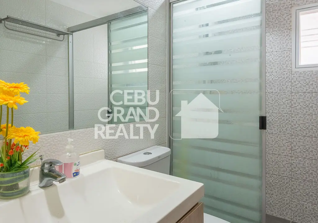 RHNH1 Tranquil House for Rent with Balcony and Pool in Lahug - Cebu Grand Realty 11