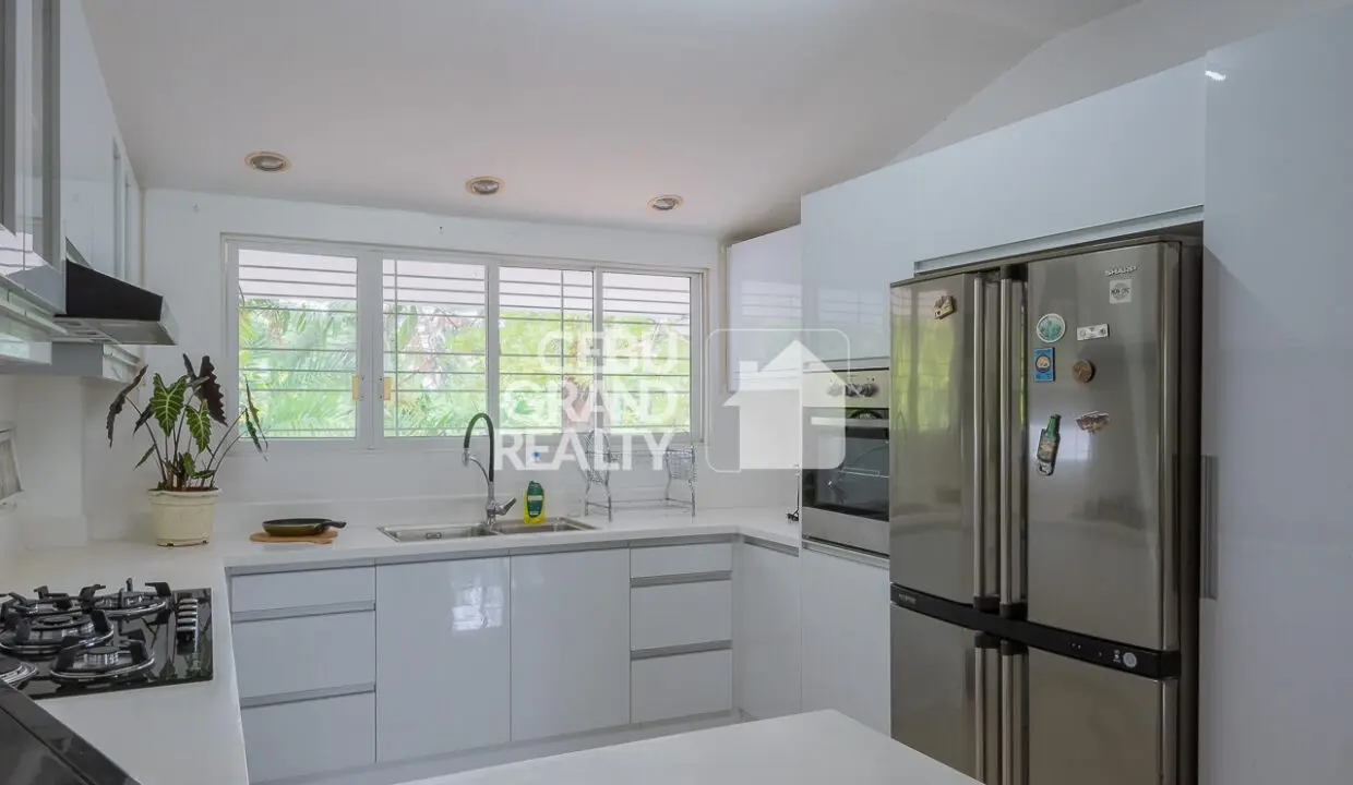 RHNH1 Tranquil House for Rent with Balcony and Pool in Lahug - Cebu Grand Realty 6