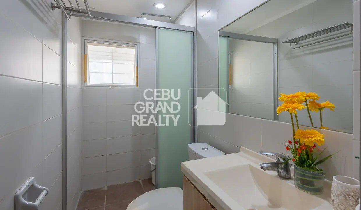 RHNH1 Tranquil House for Rent with Balcony and Pool in Lahug - Cebu Grand Realty 7