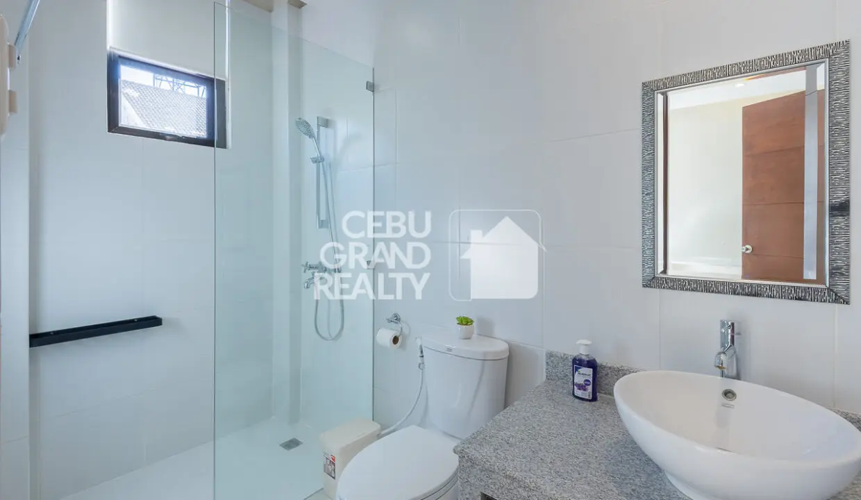 RHSF3 Bright and Stylish Townhouse for Rent in Banilad - Cebu Grand Realty 16