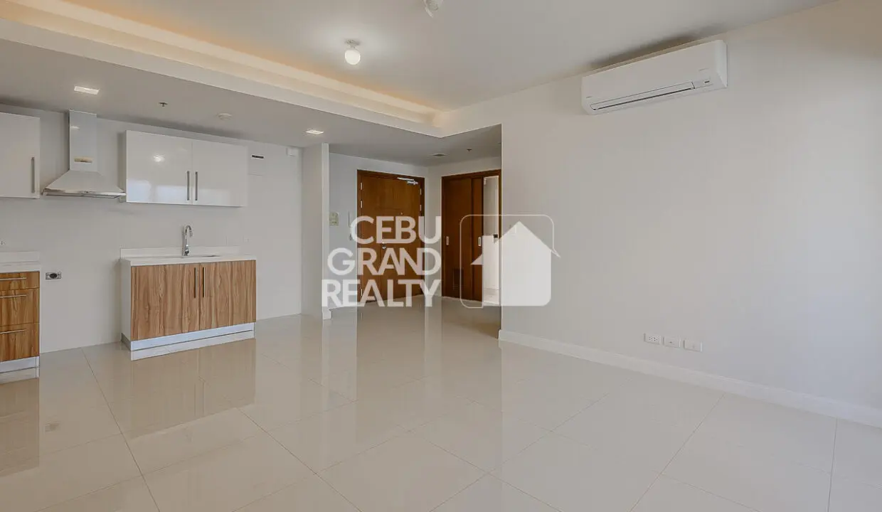 SRBAL21 Premium Condo in The Alcoves with Balcony Views - Cebu Grand Realty 1