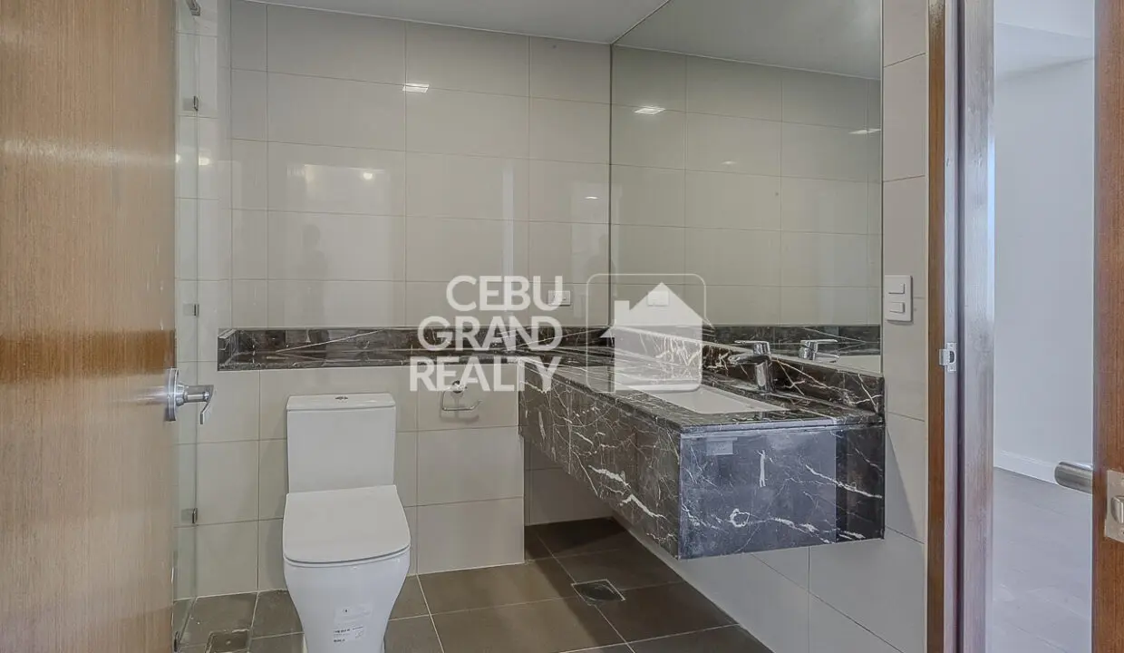 SRBAL21 Premium Condo in The Alcoves with Balcony Views - Cebu Grand Realty 11