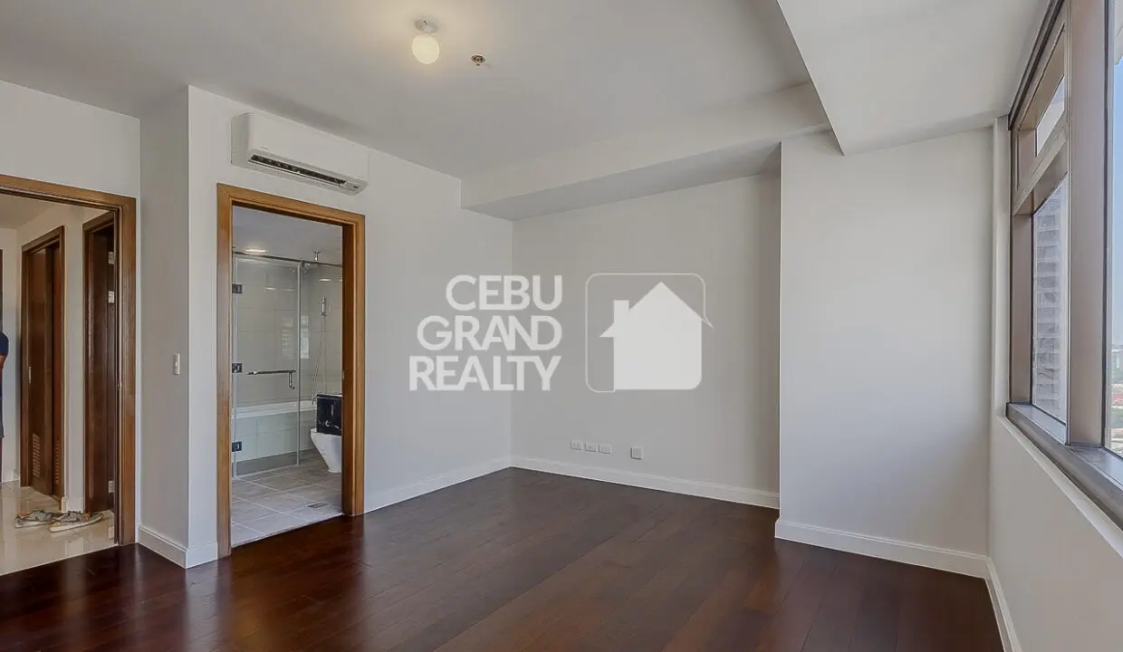 SRBAL21 Premium Condo in The Alcoves with Balcony Views - Cebu Grand Realty 7