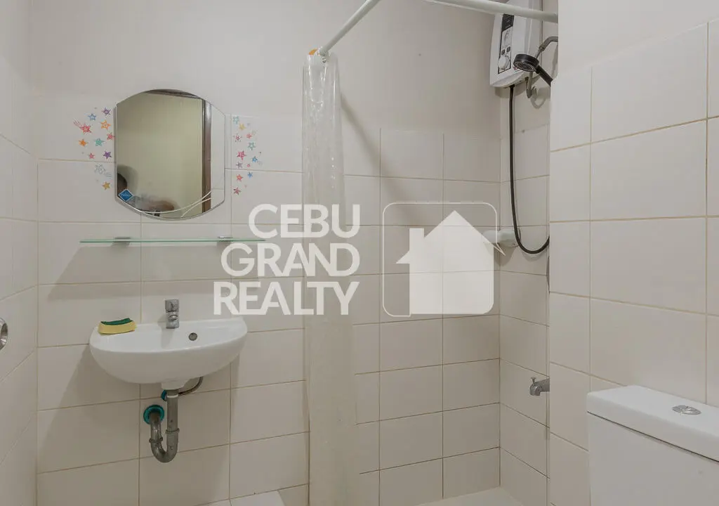 SRBOO3 Charming Studio Unit with Balcony in One Oasis - Cebu Grand Realty 10