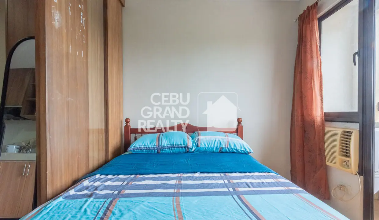 SRBOO3 Charming Studio Unit with Balcony in One Oasis - Cebu Grand Realty 2