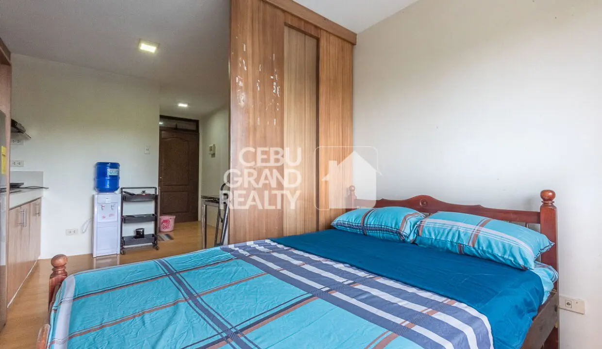 SRBOO3 Charming Studio Unit with Balcony in One Oasis - Cebu Grand Realty 3