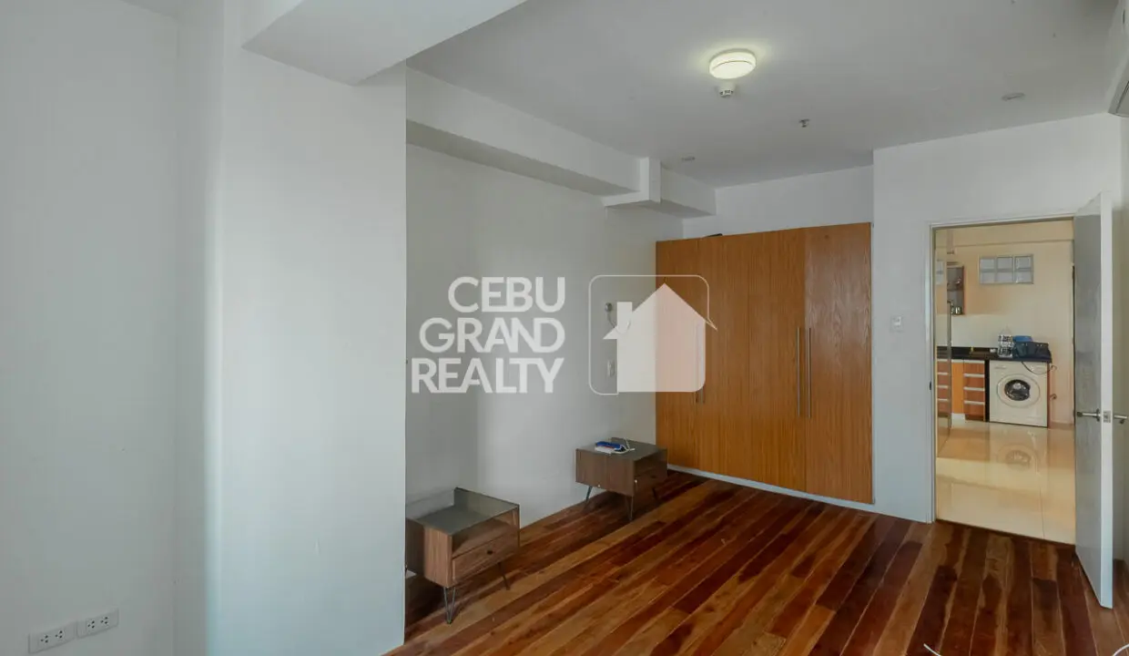 SRBQSM2 Spacious Condo with Modern Interiors in Queensland Manor - Cebu Grand Realty 7