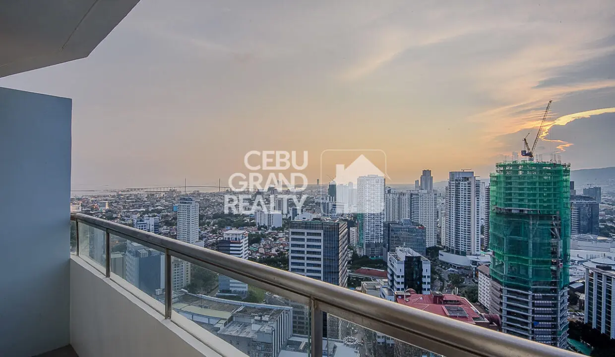 SRBTEG Premium 2 Bedroom Condo with Balcony in Taft East Gate - Cebu Grand Realty 11