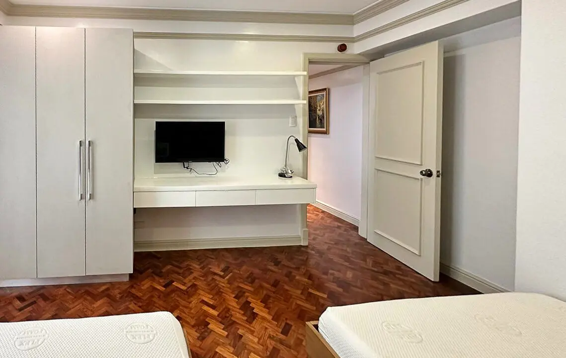 RCPT6 Move-In Ready Spacious Condo in Cebu Business Park - Cebu Grand Realty 11