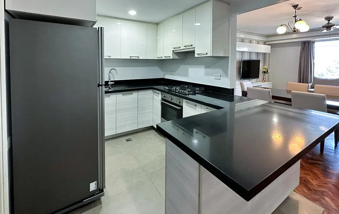 RCPT6 Move-In Ready Spacious Condo in Cebu Business Park - Cebu Grand Realty 4