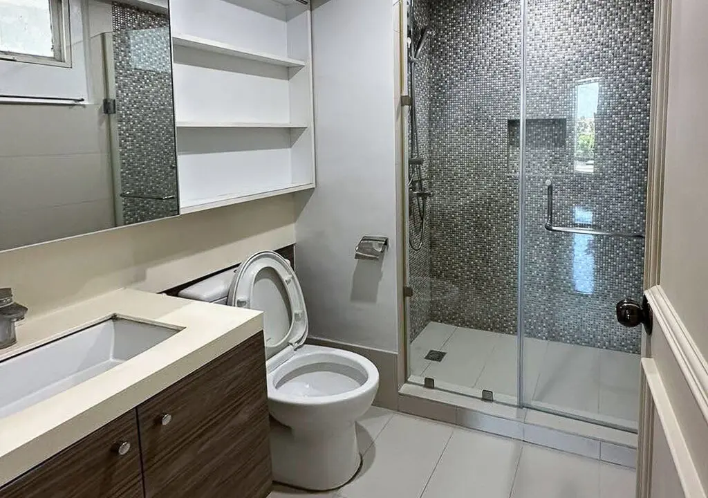 RCPT6 Move-In Ready Spacious Condo in Cebu Business Park - Cebu Grand Realty 8