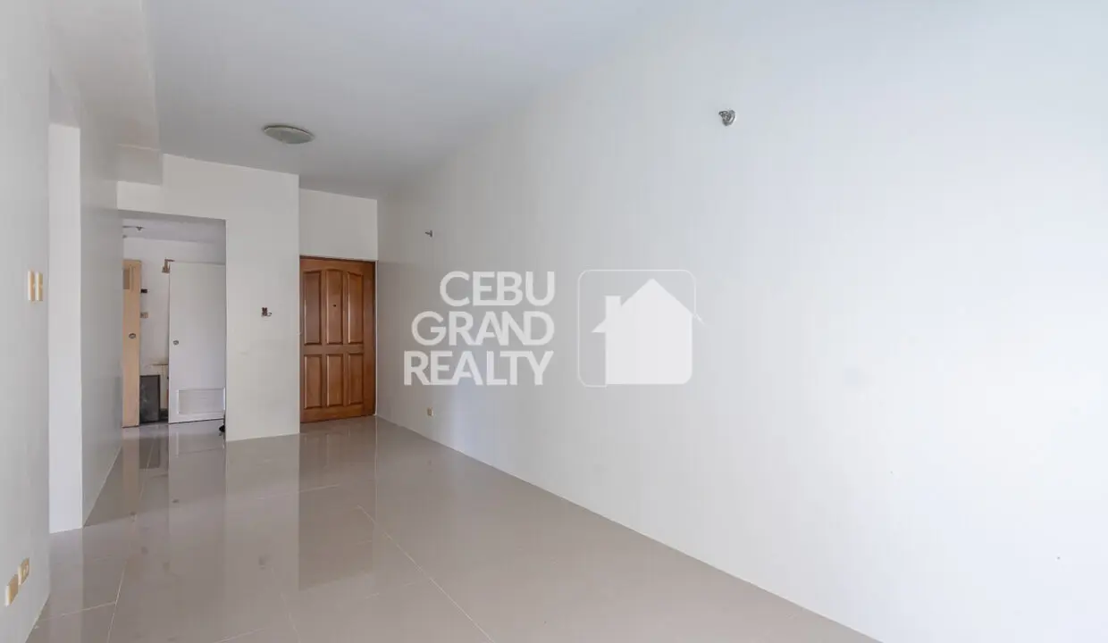 SRBEAT6 Bright and Inviting Condo in East Aurora Tower - Cebu Grand Realty 2