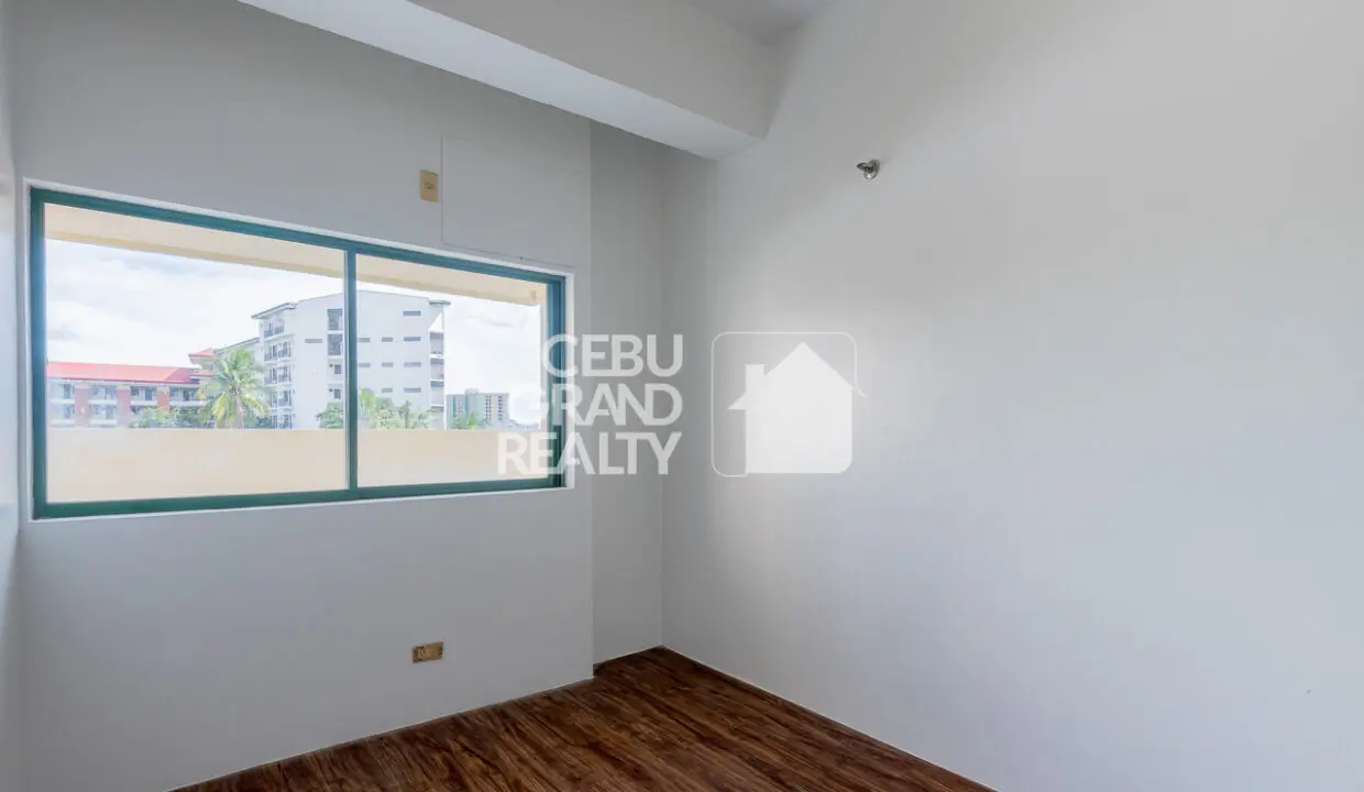 SRBEAT6 Bright and Inviting Condo in East Aurora Tower - Cebu Grand Realty 6