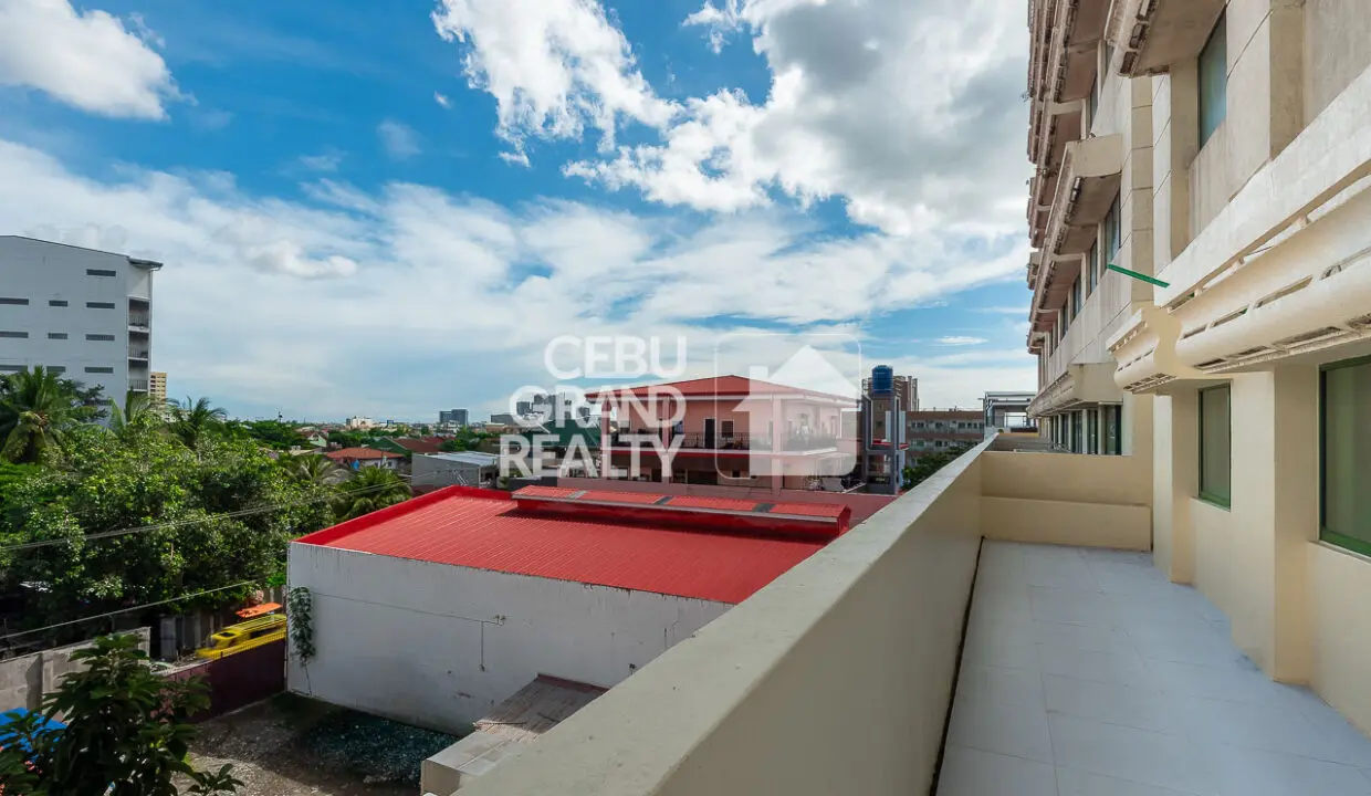 SRBEAT6 Bright and Inviting Condo in East Aurora Tower - Cebu Grand Realty 8