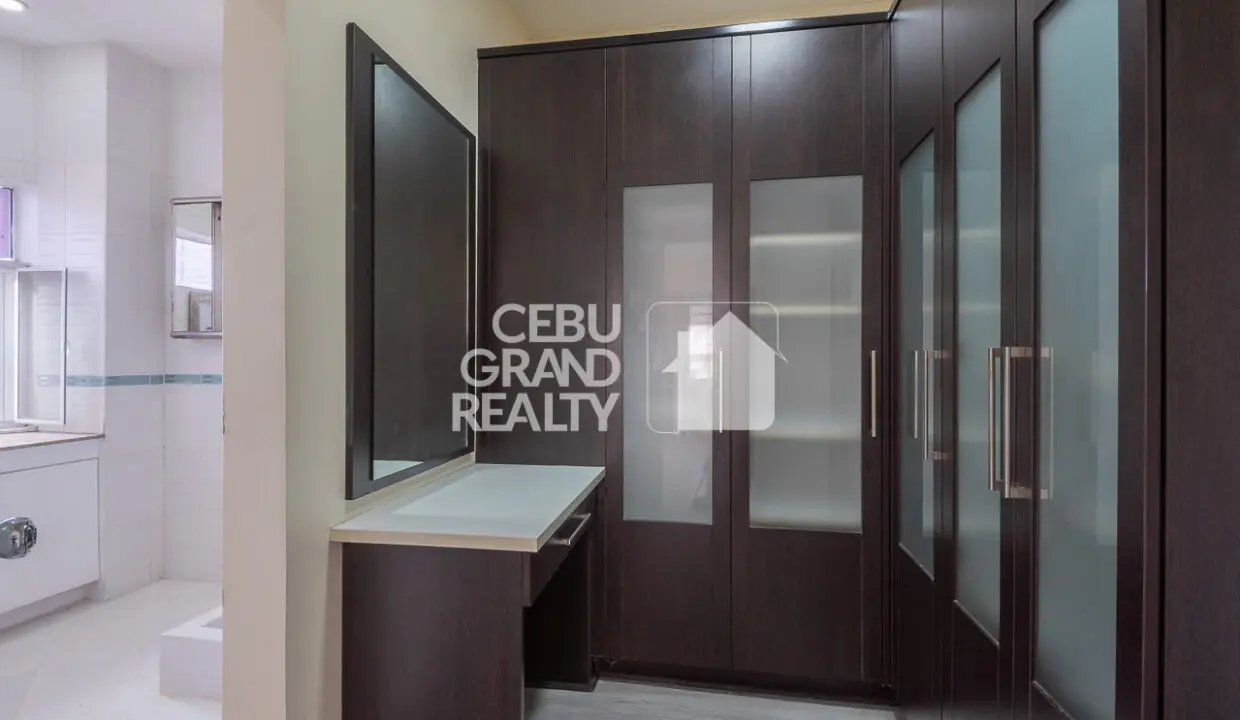 RHPT13- Elegant Home with High Ceilings and Balcony Cebu Grand Realty (19)