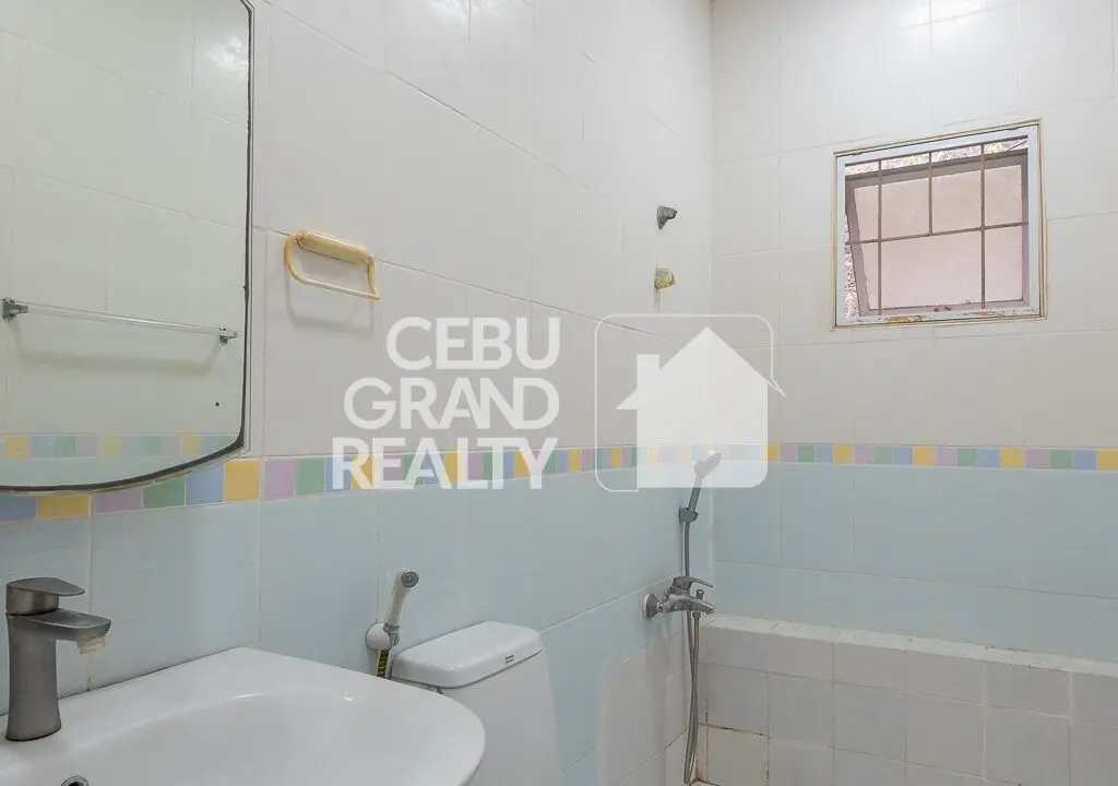 RHPT13- Elegant Home with High Ceilings and Balcony Cebu Grand Realty (24)