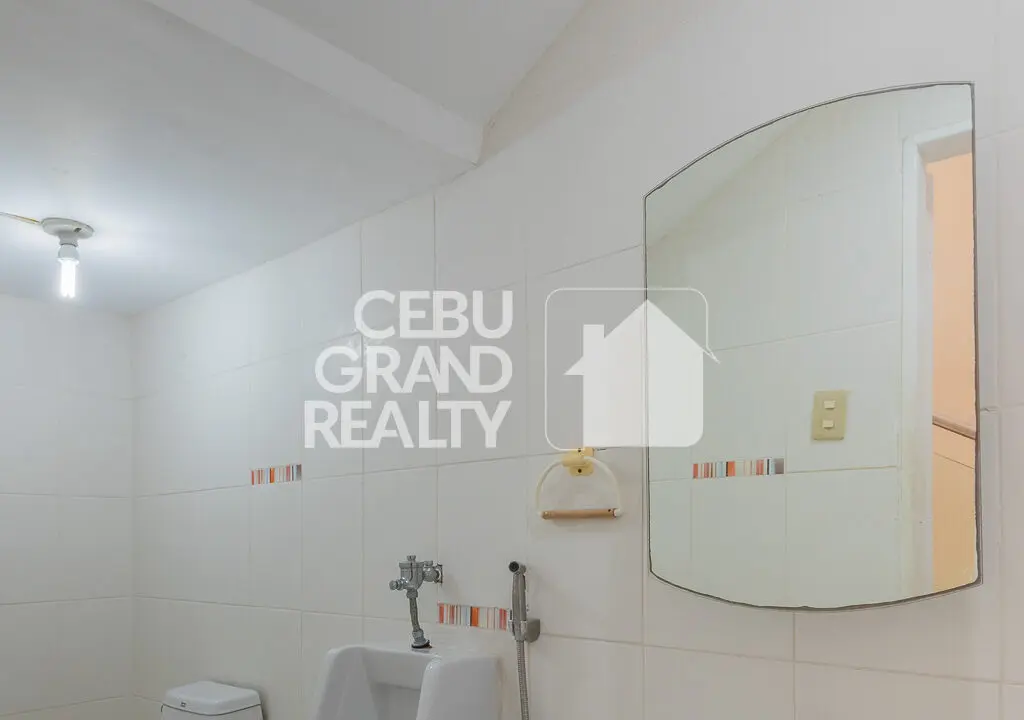 RHPT13- Elegant Home with High Ceilings and Balcony Cebu Grand Realty (27)