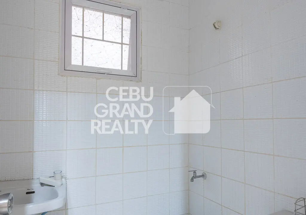 RHPT13- Elegant Home with High Ceilings and Balcony Cebu Grand Realty (28)