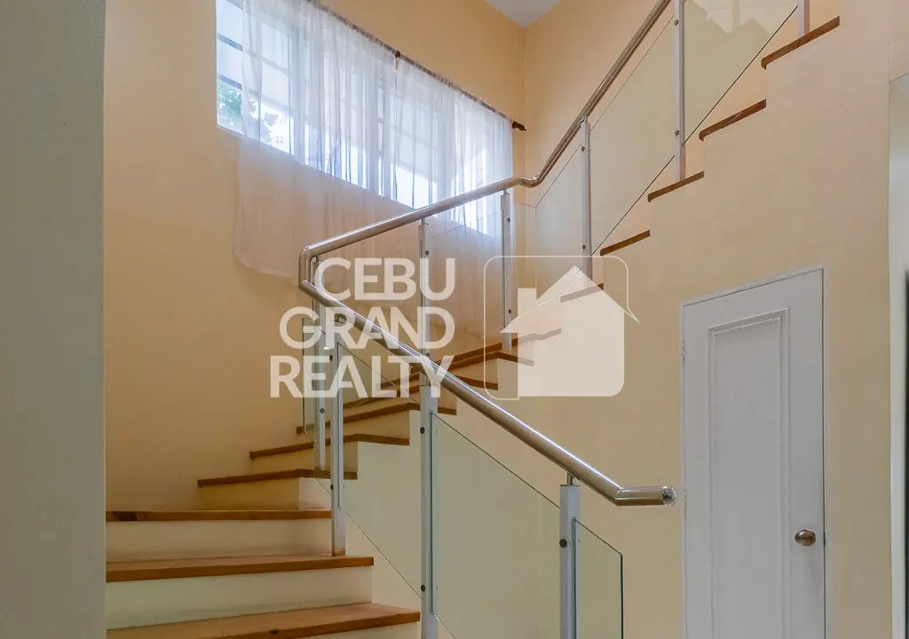 RHPT13- Elegant Home with High Ceilings and Balcony Cebu Grand Realty (5)