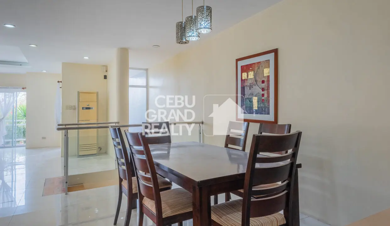 RHPT13- Elegant Home with High Ceilings and Balcony Cebu Grand Realty (8)