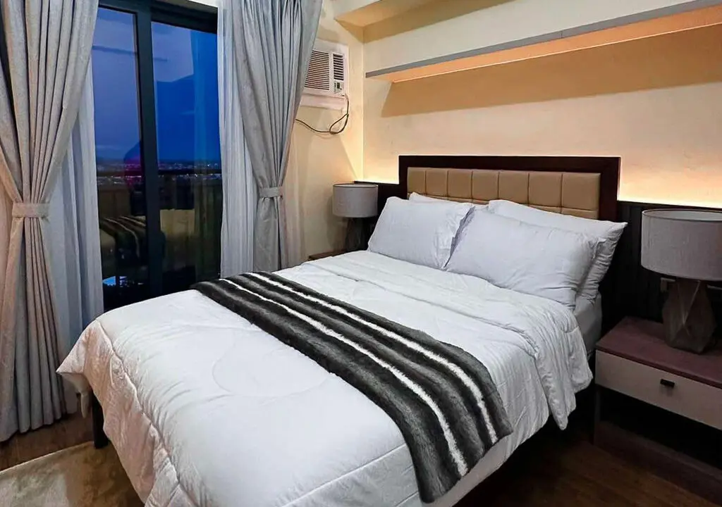 RCGR5 - Chic Studio with Balcony Enjoy the Skyline - Cebu Grand Realty (4)