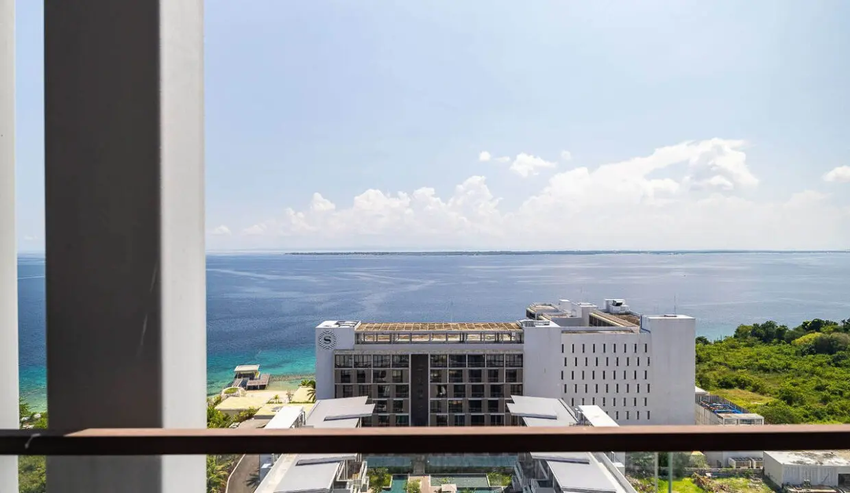 SRBSR1 - Luxury Oceanfront Condo with Stunning Sea Views - Cebu Grand Realty (23)