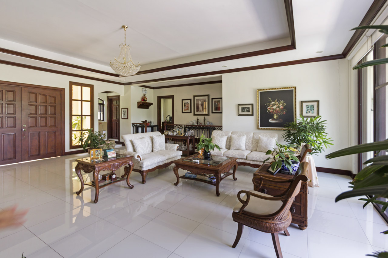 SRB120 Elegant 4 Bedroom House for Sale in Maria Luisa Park Cebu