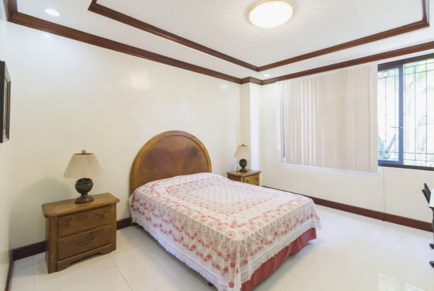 SRB120 Elegant 4 Bedroom House for Sale in Maria Luisa Park Cebu