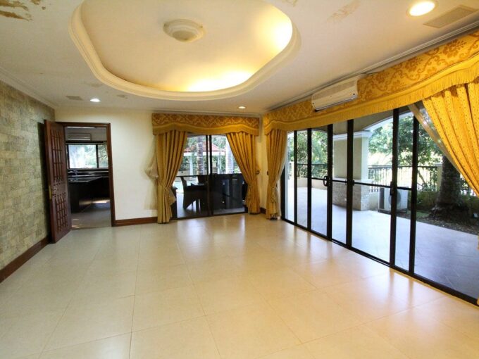 House for Rent in Maria Luisa