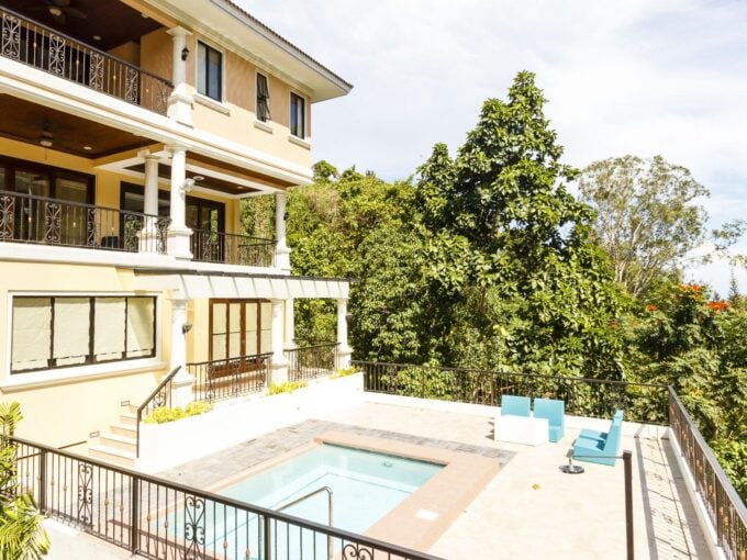 House for Sale in Maria Luisa