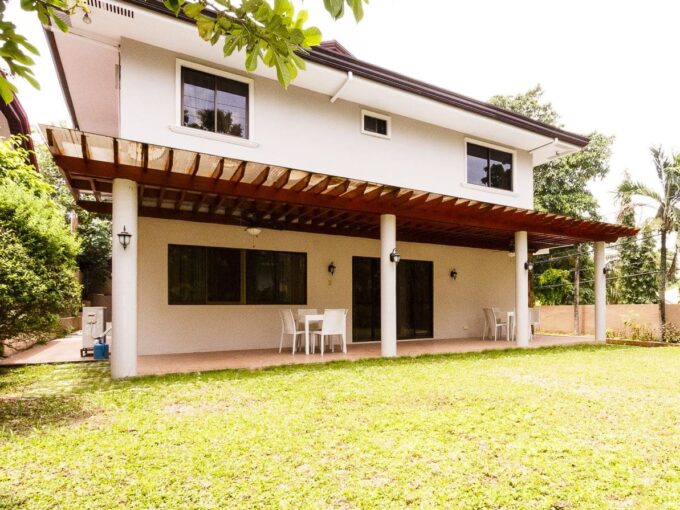 House for Rent in Maria Luisa